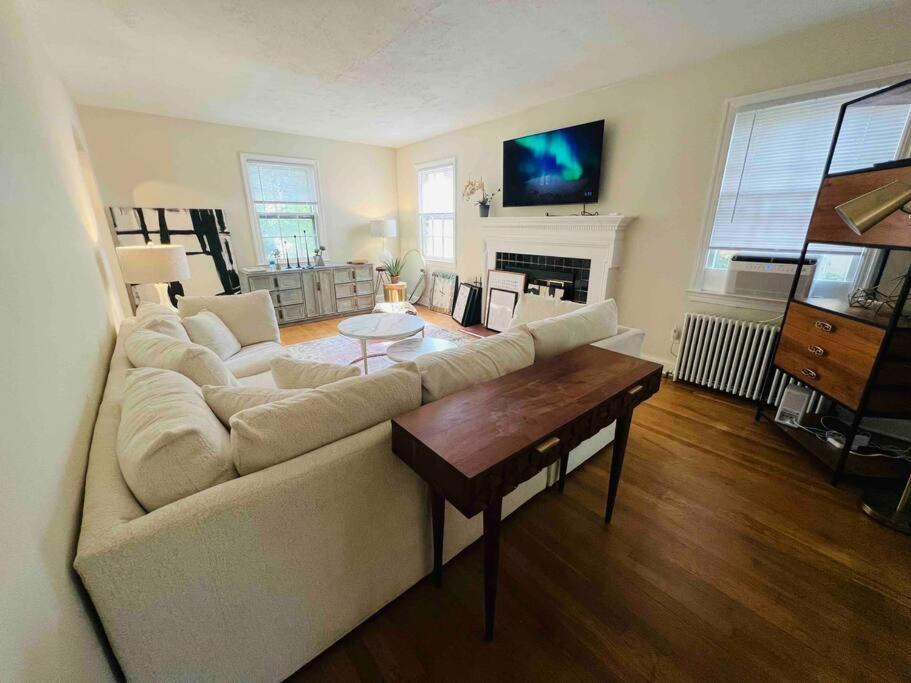 Dc'S Best Location 4 Bed With Parking Walk To Metro And Nightlife Bethesda Row Чеви Чейс Екстериор снимка