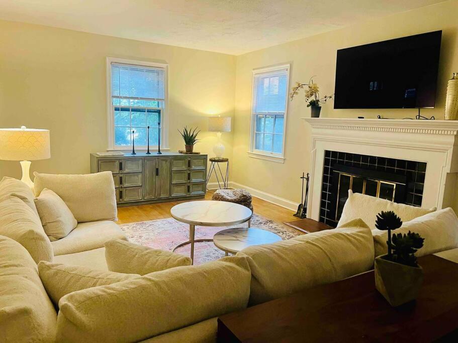 Dc'S Best Location 4 Bed With Parking Walk To Metro And Nightlife Bethesda Row Чеви Чейс Екстериор снимка