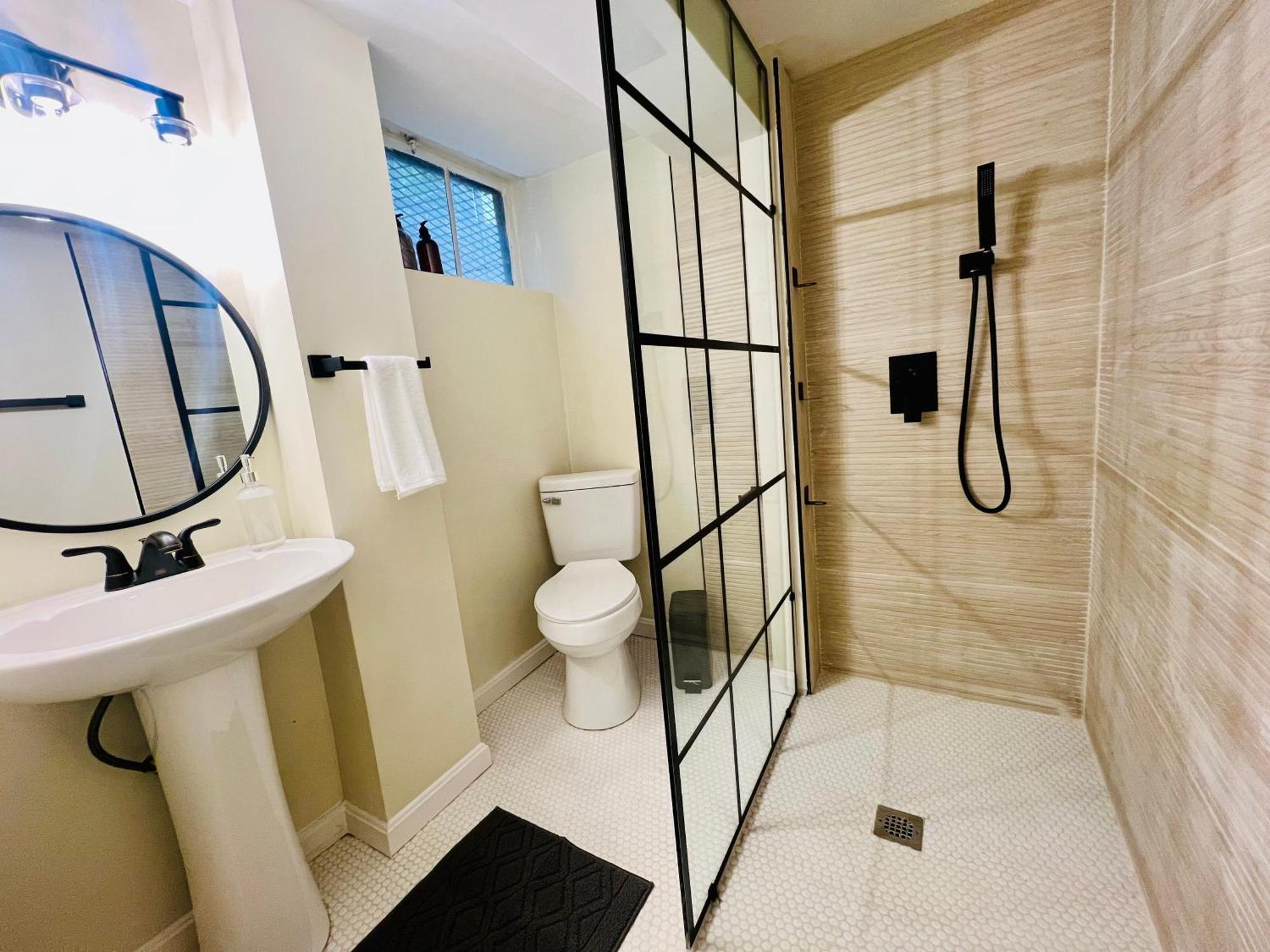 Dc'S Best Location 4 Bed With Parking Walk To Metro And Nightlife Bethesda Row Чеви Чейс Екстериор снимка